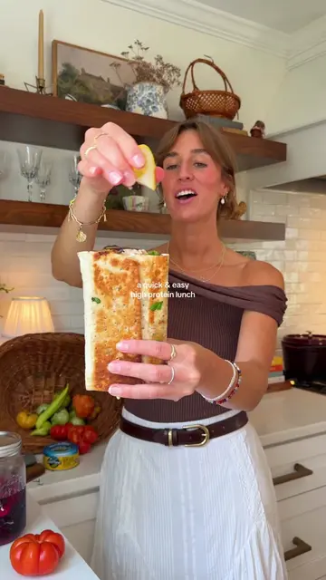 (high protein) honey chipotle tuna wrap … boring lunches who? using @Wild Planet