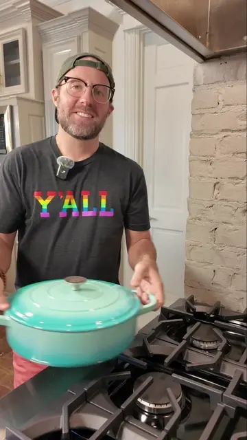 One pot, caramelized onions, Swiss cheese… would you fight me for the last scoop