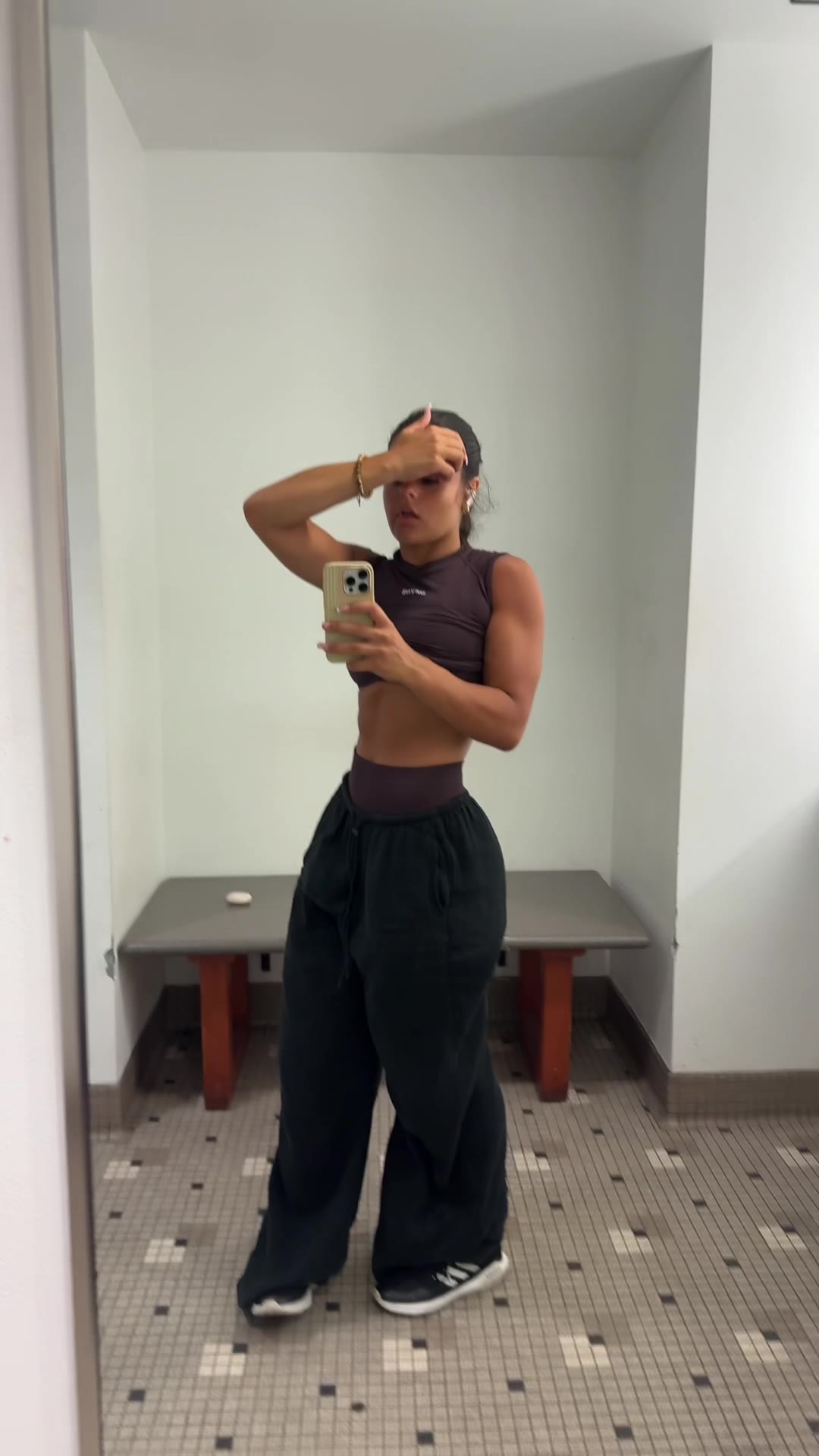 feeling huge #fyp#gymrat#upperbody#musclemommy#gymgirl