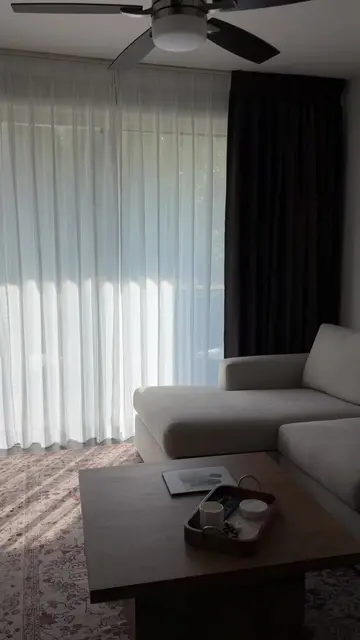 Moving Series: Episode 7 🪞🔨✨ The living room is coming along! Today we unboxed