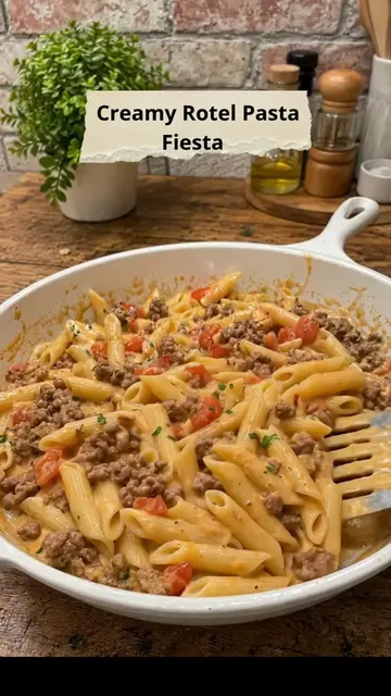 Creamy Rotel Pasta Fiesta 🍝🧀 This Creamy Rotel Pasta Fiesta is a quick and com