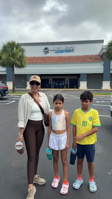 Looking for a fun indoor activity with the kids in South Florida? 🤸‍♂️✨ We chec
