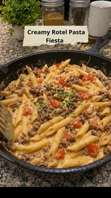 Creamy Rotel Pasta Fiesta 🍝🧀 This Creamy Rotel Pasta Fiesta is a quick and com