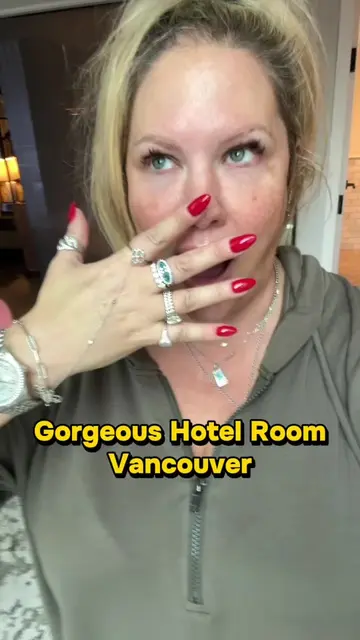 This hotel room in Vancouver British Columbia is unbelievable. I I’m so excited 