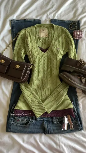 finally styling this new green sweater I bought from Hollister ^^ #outfitinspo #