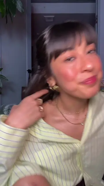 This lil makeup hack is bananas, yalllllll. BANANAS! 🍌 #fyp #makeuphack #glasss