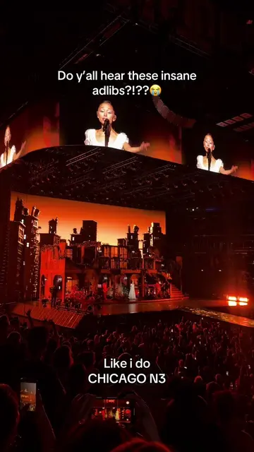 my talented queen 💋#eternalsunshinetour #arianagrande #chicago 