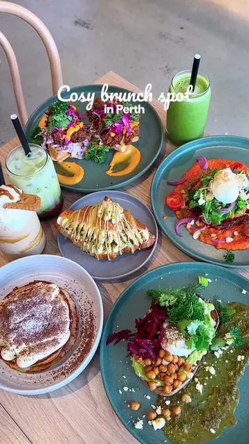 Tiramisu pancakes, chicken waffles & croissants at this cosy brunch spot in Pert