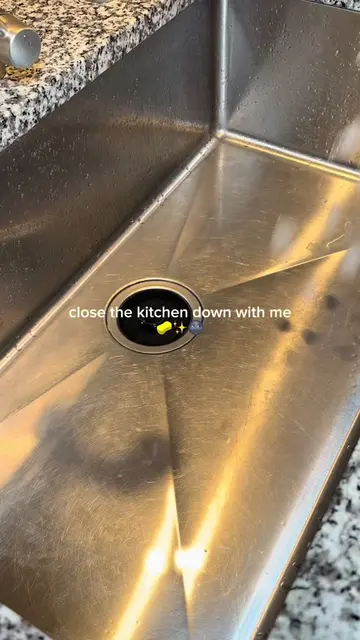close the kitchen down with me 🌚🫧💗 #CleanTok #cleaningasmr #satisfyingcleanin