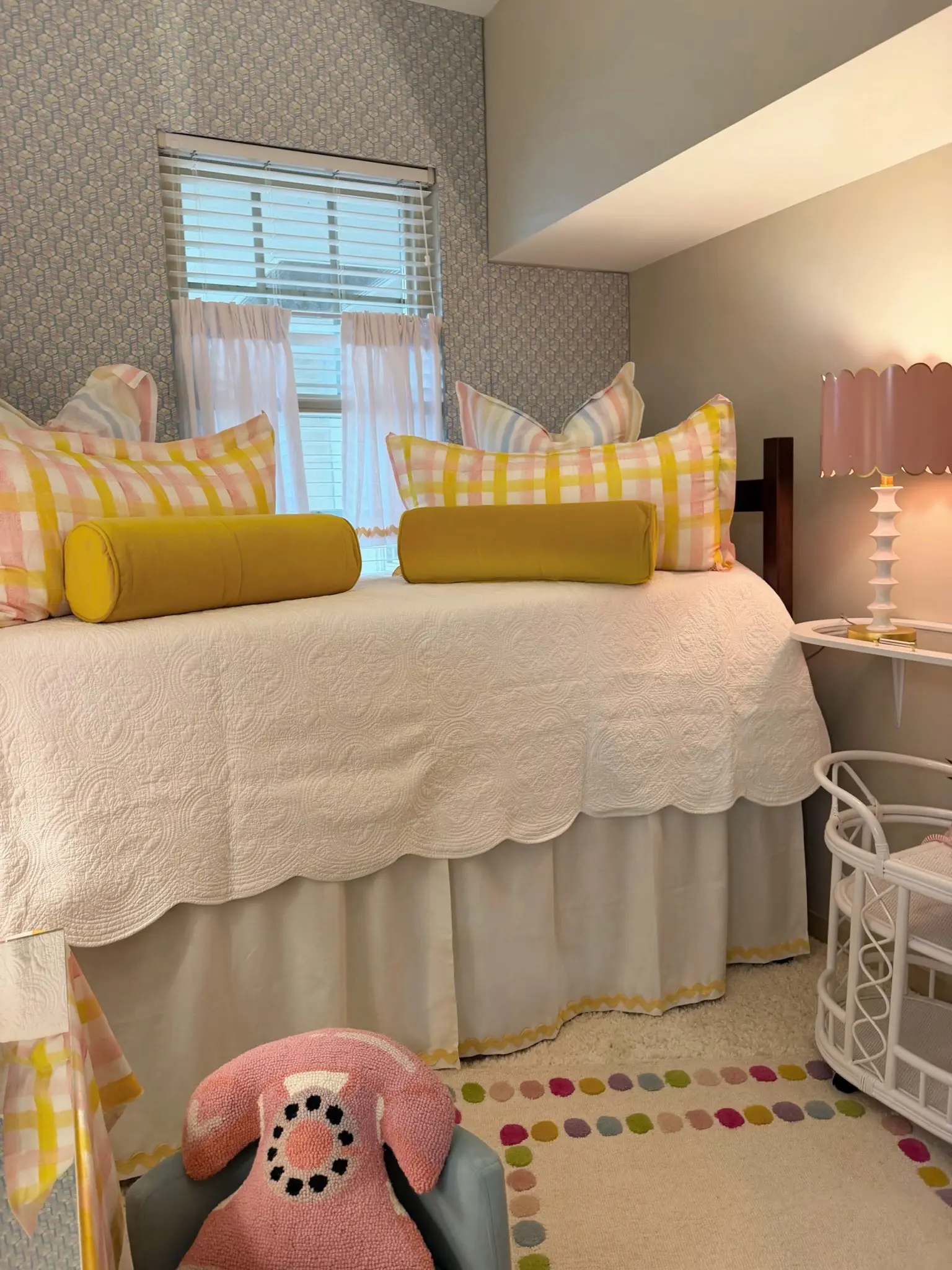 Up, up, and away into freshman year! 🎈✨ This dreamy room at Alabama was filled 