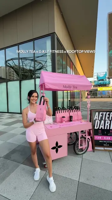 moving with molly tea💞 I got to attend the after dark glow & flow event with @m