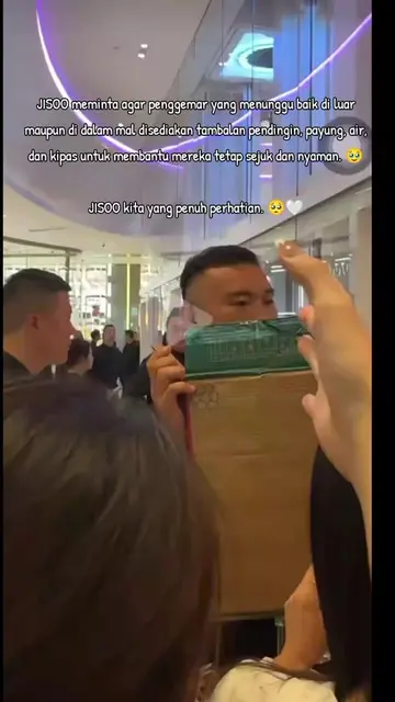 karena panas ekstrem, JISOO meminta agar penggemar yang menunggu baik di luar ma