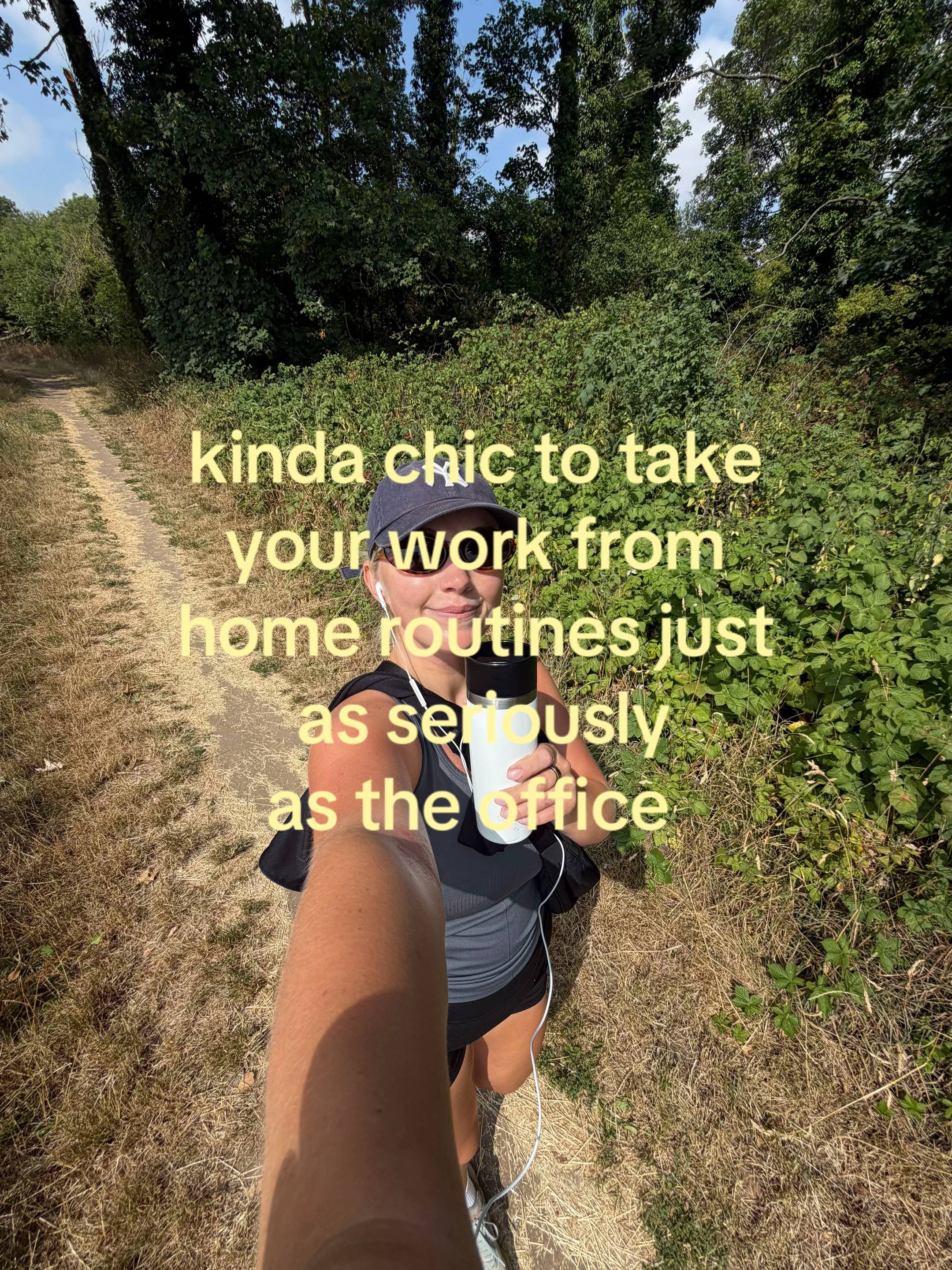 where’s all my chic work from home girls????✨🫶🏻❤️ #workfromhome #chic #relatab