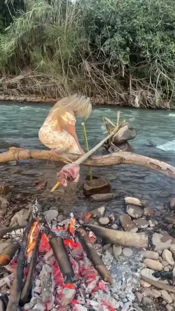 Un feu, une rivière et mon chien… je n'ai besoin de rien d'autre 🌿🔥🐕#Nature #