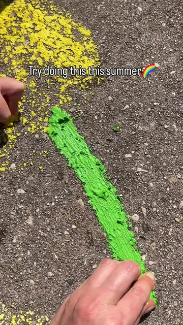 Mom hack ✨ Try doing this summer 🌈 #momhack #LifeHack #kids #chalk