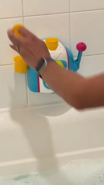 Level up your kids’ bath time with this ice cream bubble fun maker! 🍦🫧 It is S
