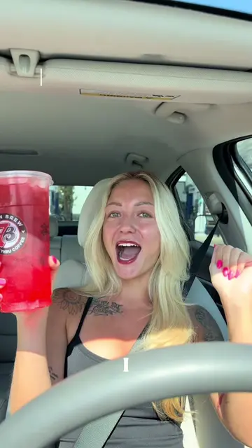 NEW DAY, NEW 7BREWWW! 💕🤤⚡️💘🍒 @7brewcoffee #7brew #7breworder #beveragegirl #