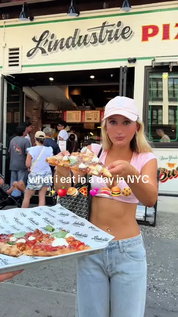 what i eat in a day in NYC as a girl who loves to eat✨🍎🥯🍕💞🍣🍔🍪 #whatieatin