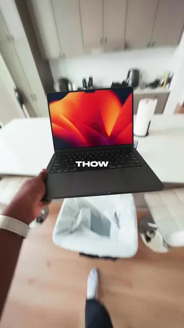 You DON’T need a laptop when you have the new Samsung Galaxy Z Fold8 Ultra…📱 @A