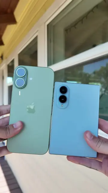 iPhone 17 vs Z Fold8 *Camera Comparison 📸 * 💚🩵 #iPhone17 #galaxyzfold8 #Zfold