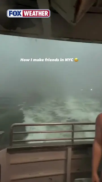 🛥️ ROUGH RIDE: People riding the ferry in New York City were met with severe st