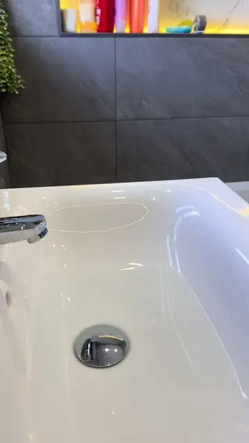 A stunning sudsy blue combo! This was just so much fun to squeeze. Smelt amazing