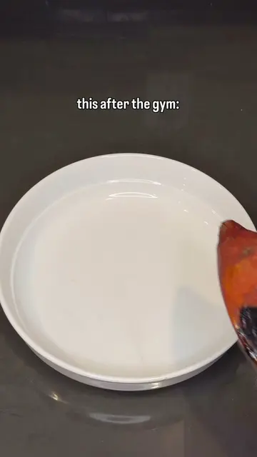 LOADED GARLIC BUTTER STEAK SWEET POTATO🥩 Macros: ~750 Calories | ~76g Protein |