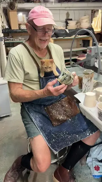 Pottery painting/axing with my friend Georgie!  #pottery #cat #ceramics #kitten 