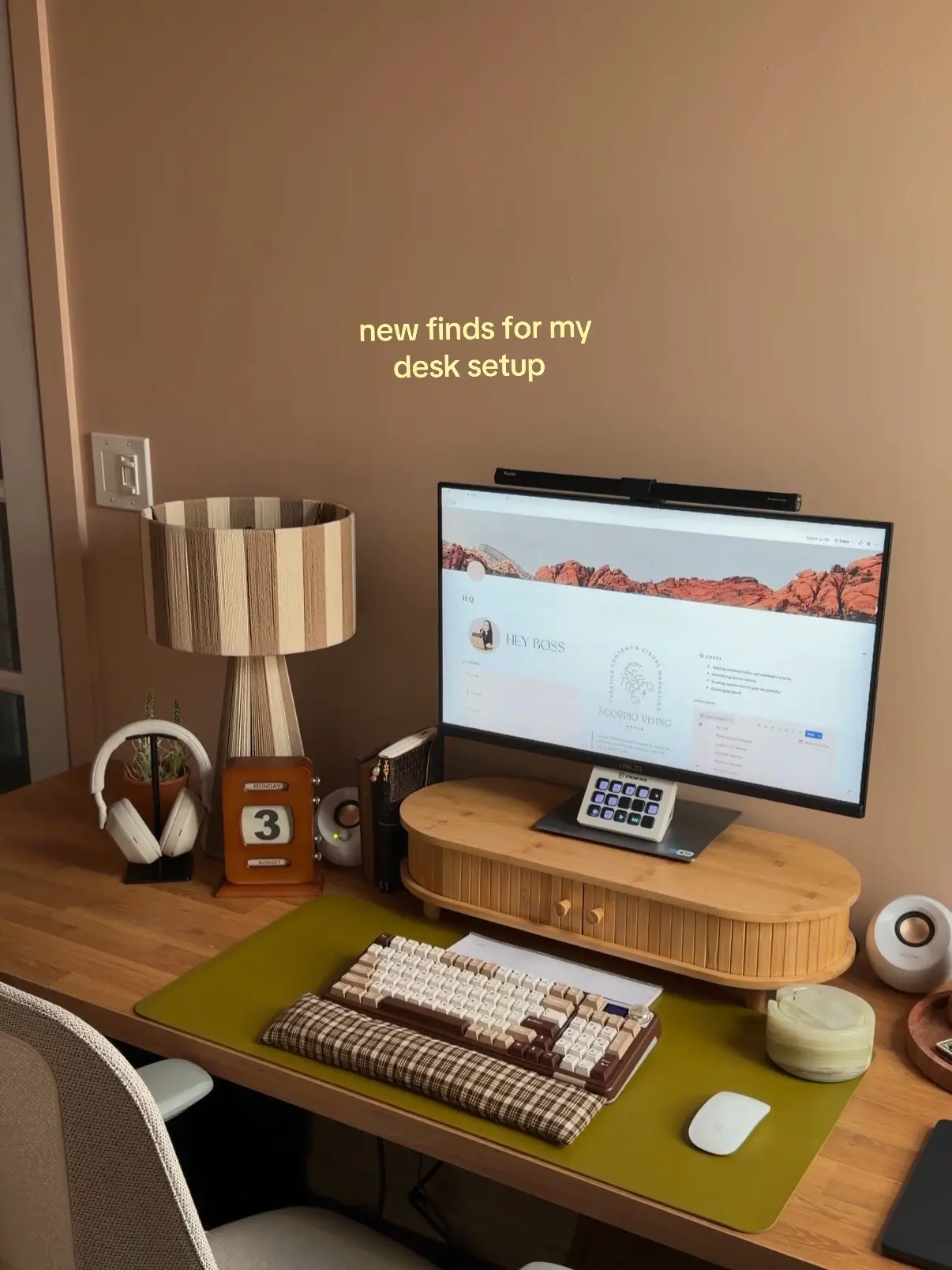 #aestheticdesk #cozydesksetup #wfhsetup #deskaesthetic #homeofficesetup 