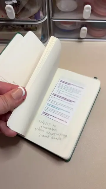 let’s make a screenshot journal 📓  this genius idea is from @caitlinmariedasilv