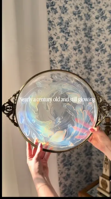 Nearly a century old and still glowing ✨ This one stopped me in my tracks. A Fre