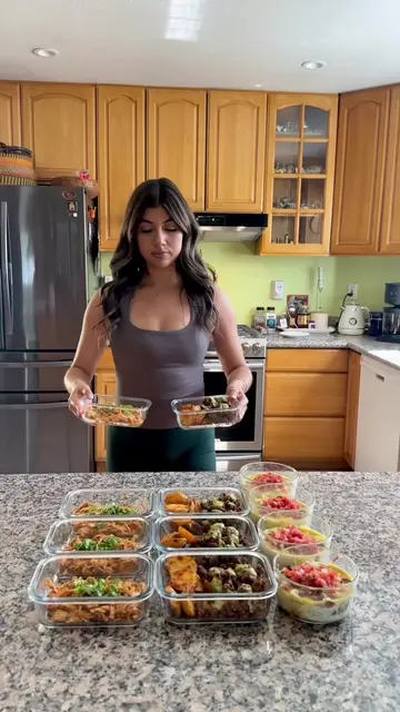 Easy meal prep for the week while still enjoying my favorite foods 🤭🍳🍅✨ Weari