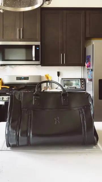 Cooking up something new in the Samaán kitchen. 👩🏽‍🍳👜 Sample No. 2 of our ga
