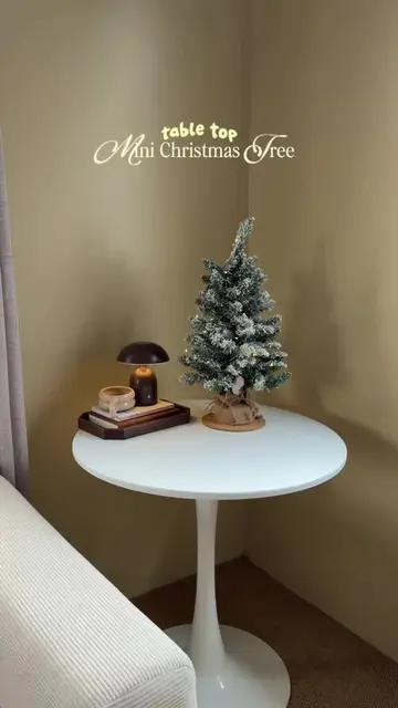 The cutest little Christmas tree for your desk or bedside table 🎀🎄 #minichrist