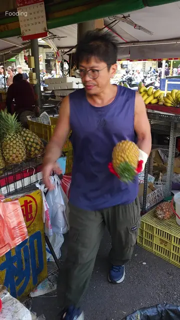 Honey dripping?! Amazing Taiwanese Honey Pineapple    #streetfood #fooding #food
