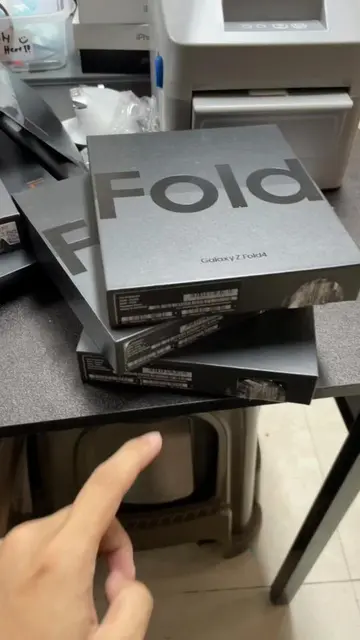 Pipili lang ako ng isa sa comment section ahh! #cellget #samsung #fold4 