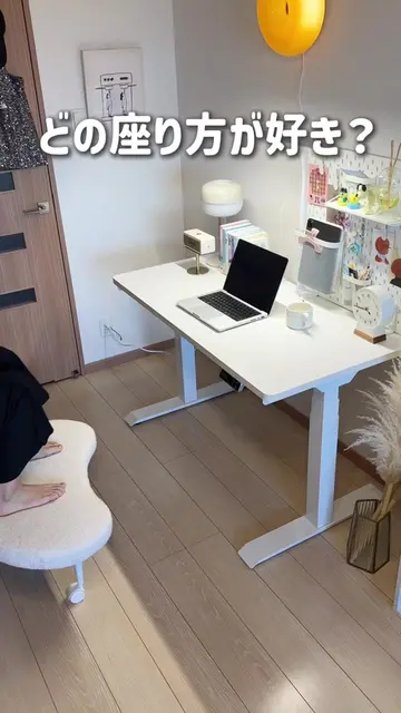 【スタッフの一言】 LOWYAスタッフのジョンです🐶 みなさんだったらどんな姿勢で過ごしたいですか？💺 好きな姿勢をコメントで教えてね✨ ・あぐら ・ゆる体