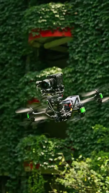 RS 4 Pro handles the stability. DJI Transmission keeps the signal live. 🎥: @Xia