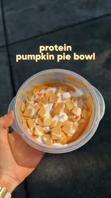 protein pumpkin pie bowl! breakfast? dessert? literally whenever bcs there’s no 