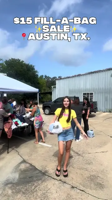 THIS SATURDAY the $15 fill a bag sale right off of South Congress is back!! 🛍️�