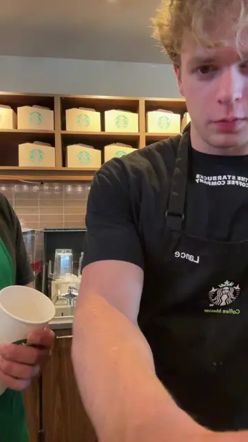 I like shaking espresso #starbucks #shakenespresso #starbucksbarista 
