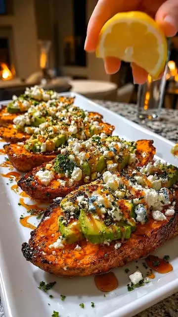 🍠🥑🧀 These Loaded Sweet Potato Boats are the ultimate healthy comfort food!
 P