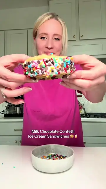 SOS I can’t stop eating these 😭🍪🍦 Soft & chewy milk chocolate confetti cookie