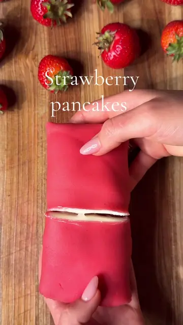 Strawberry Pancakes 🍓✨ For the pancakes: * 2 eggs * 1 cup (240 ml) milk * ½ cup
