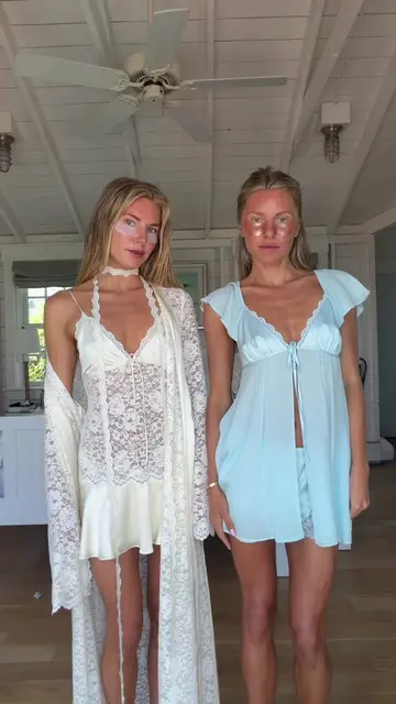 Me and twin at my wedding @DaniellePheloung 