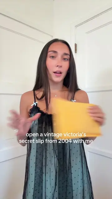 I can’t stop #vintagevictoriassecret #victoriassecretcollection #vintageslipdres