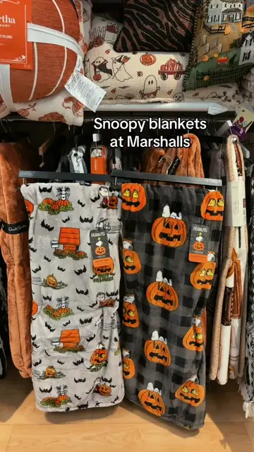 I always love finding Snoopy Halloween decor, especially these comfy blankets!🎃