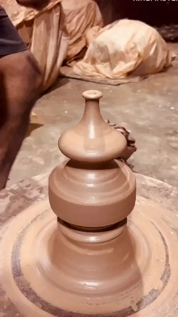 amazing Clay work #followers #viralvideo #foru #creatorsearchinsights #potteryto
