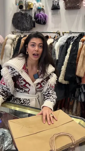 Vintage fur is one of those pieces that instantly changes an outfit. Whether it’