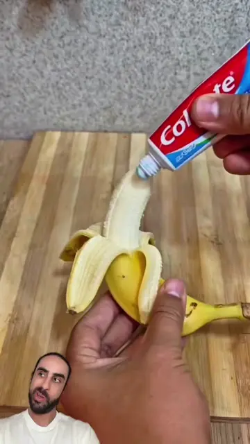 Banana 🍌 + Toothpaste + Coke 🥤 = Cleaning Hack 🧽 🍳  #hacks #cleaning #badera